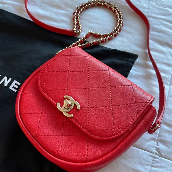 NEW Chanel Messenger Bag Quilted Red Leather Authentic Crossbody Shoulder Purse - Picture 3 of 15